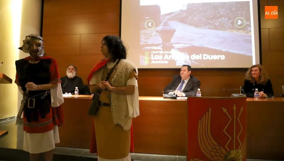 La presentación contó con la escenificación de dos actores que realizaron un viaje en el tiempo de 2.000 años / REP. GRÁFICO: LYDIA GONZÁLEZ