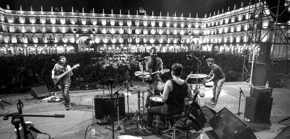 Concierto de El Niño del Pegamento en la Plaza Mayor