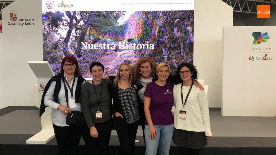 Un grupo de empresarias de la asociación TAS en la feria Intur