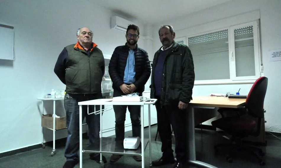 Carrascal de Barregas adquiere una máquina de electrocardiograma para el médico y acondiciona la...