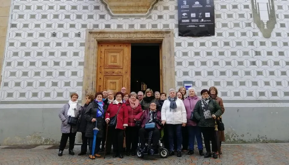 Los mayores de Santa Marta visitan la exposición ‘Los guerreros de Terracota’