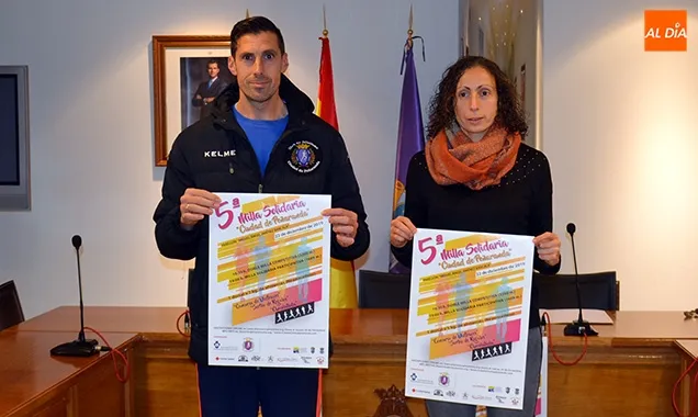 La concejal de deportes y el presidente del Club de Atletismo Ciudad de Peñaranda, Angel y Pilar García, presentaban la 5ª Milla Solidaria