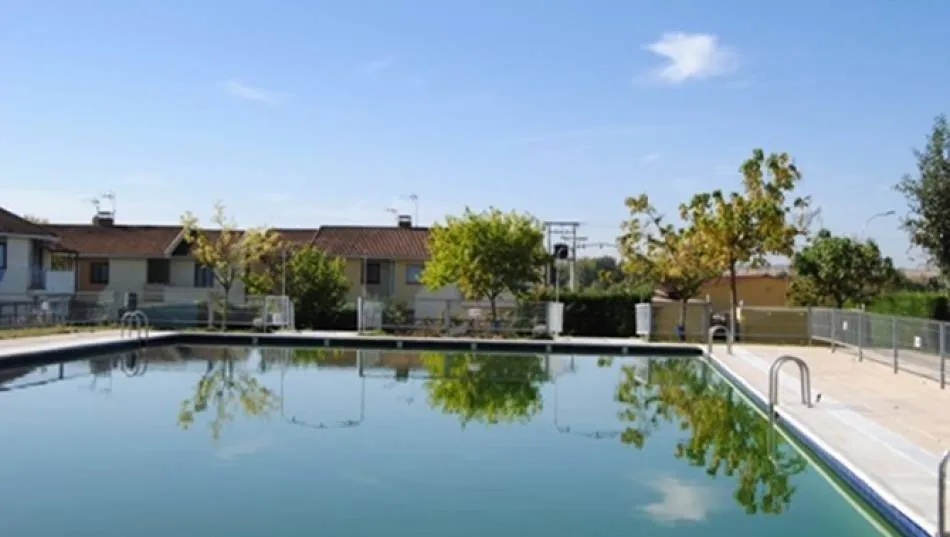 Almenara de Tormes abre el procedimiento para adjudicar el bar y las piscinas 