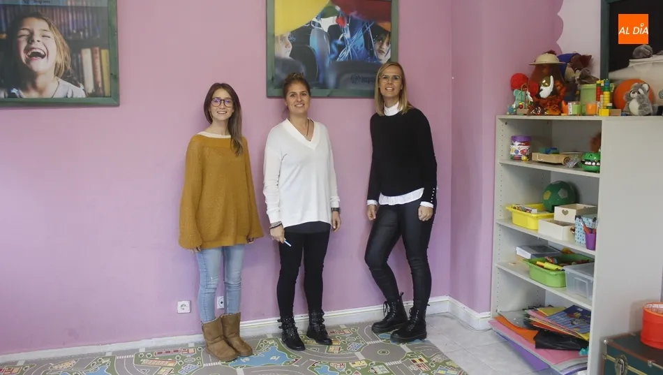 De izq. a dcha., Cristina Ces, María del Sastre y Ruth Mateos, integrantes del equipo de la Fundación Diagrama