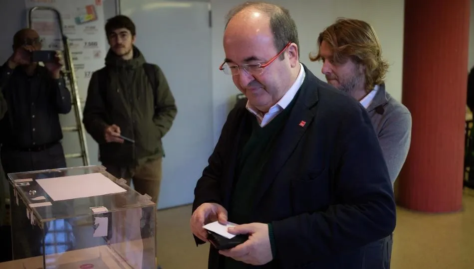 Momento del voto del lider del PSC, Miquel Iceta. Foto de David Zorrakino - EP