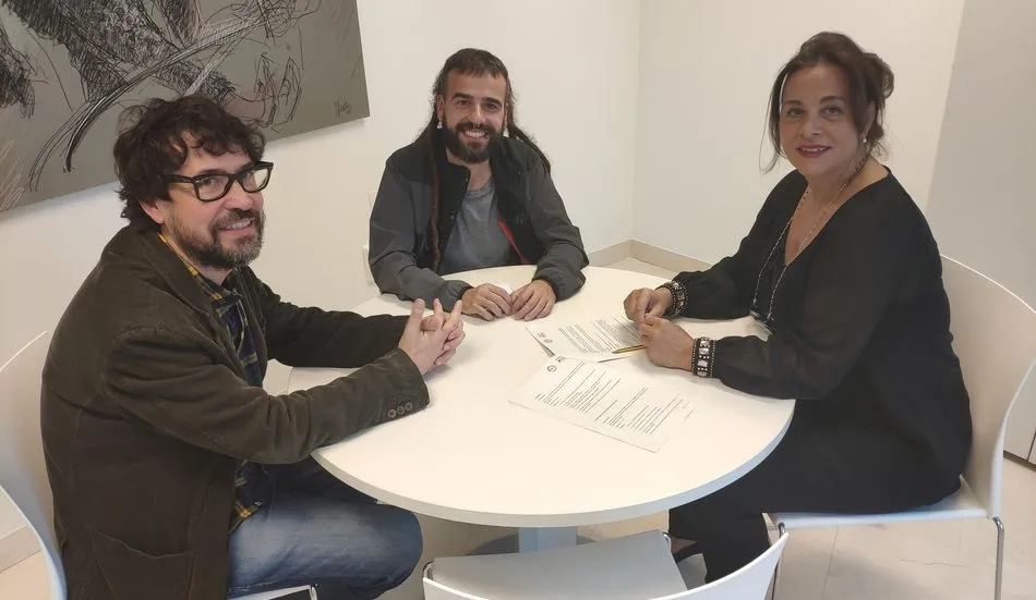 Firma del convenio entre Ayuntamiento de Santa Marta y Asprodes