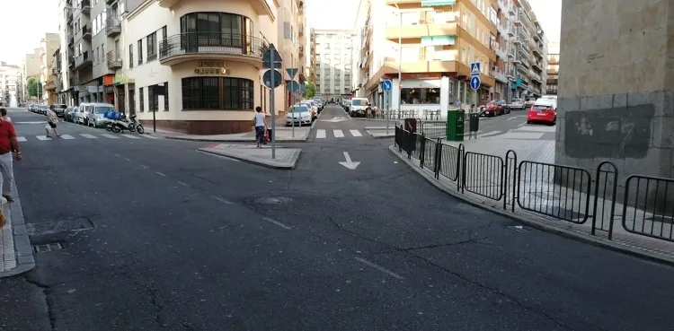 Calle Fray Luis de Granada, en la proximidad del Colegio Trinitarias
