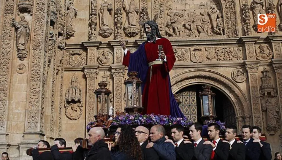 Cofrades de Nuestra Señora del Rosario en procesión en la Semana Santa salmantina. Foto: Archivo