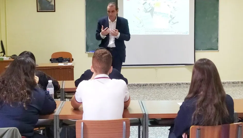 Charla de Unicaja en el Colegio Las Esclavas del Sagrado Corazón