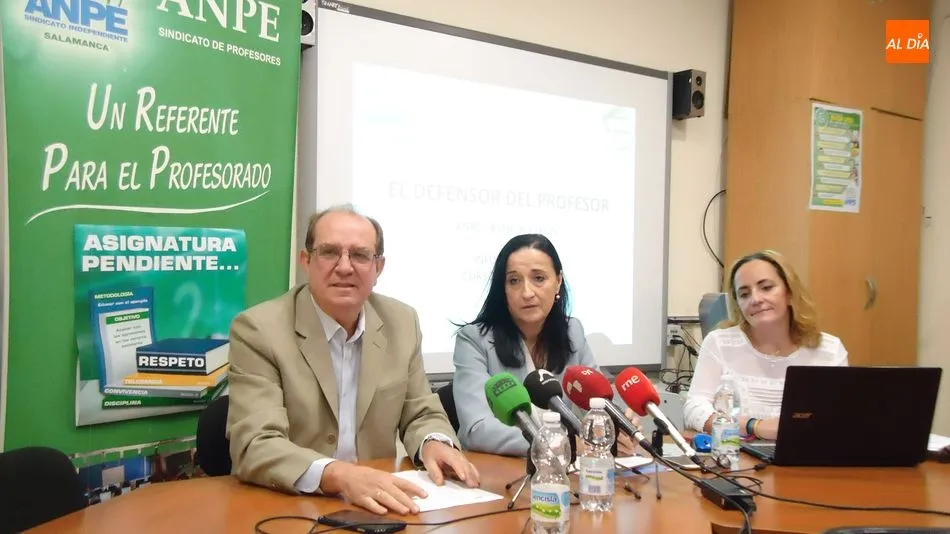 Nicolás Ávila Villanueva, Pilar Gredilla Fontaneda y María José Martín Vicente presentan el informa de ANPE