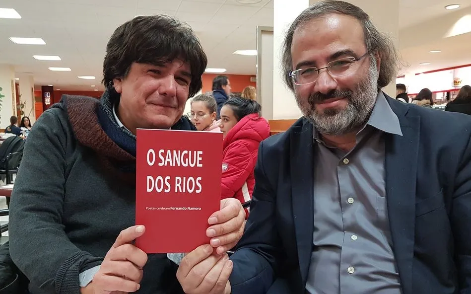 El antólogo Pedro Salvado con el poeta A. P. Alencart (foto de Miguel Elías)