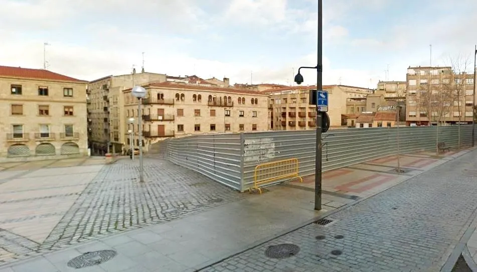 Solar vallado junto a la plaza de San Román