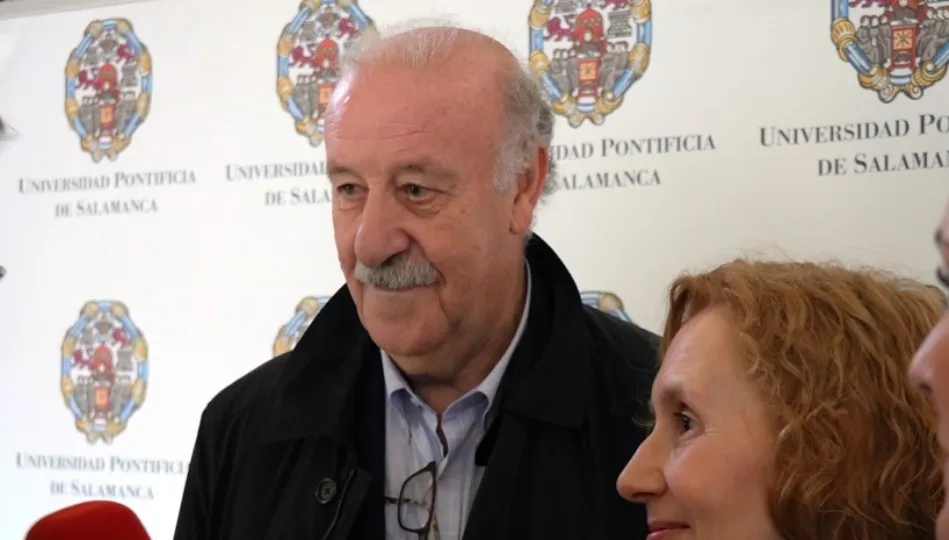 Vicente del Bosque, doctor Honoris Causa de la Universidad Pontificia de Salamanca y exseleccionador nacional absoluto de fútbol