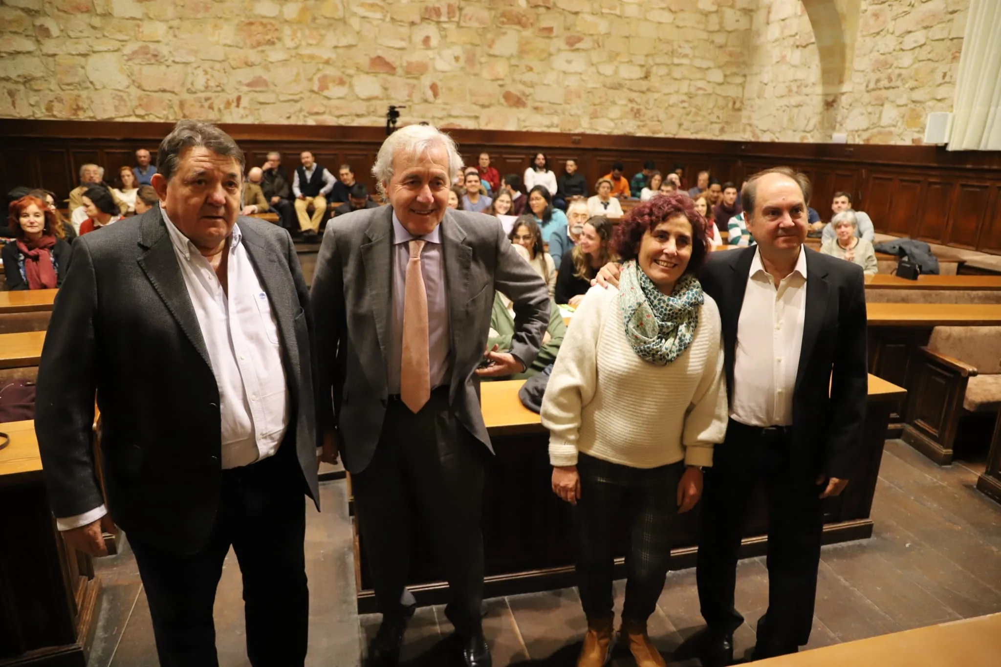 Imagen previa al debate / Lydia González