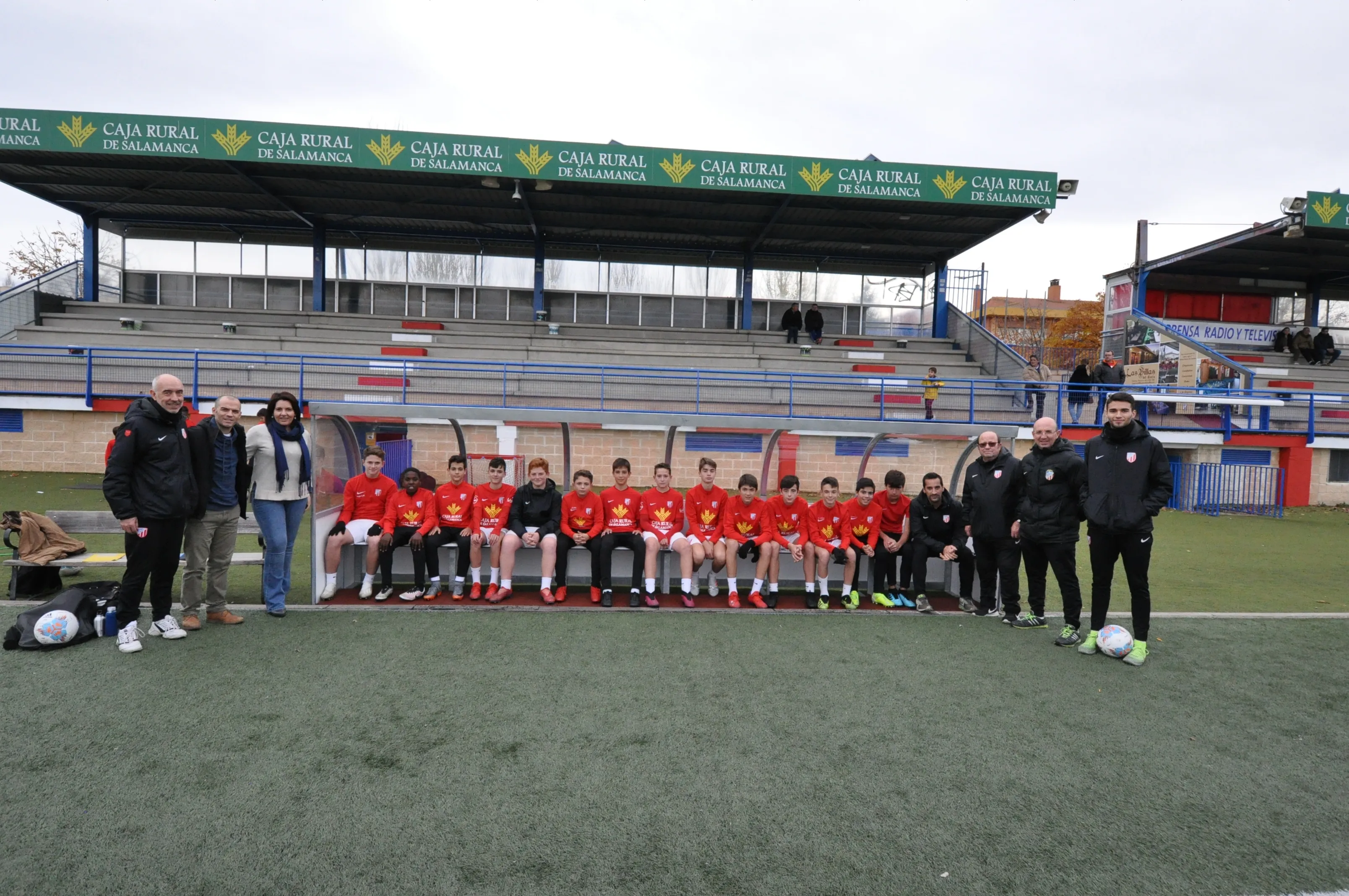 Uno de los nuevos banquillos del campo