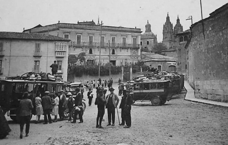 La plaza del Concilio de Trento, cuando de ella salían coches de línea