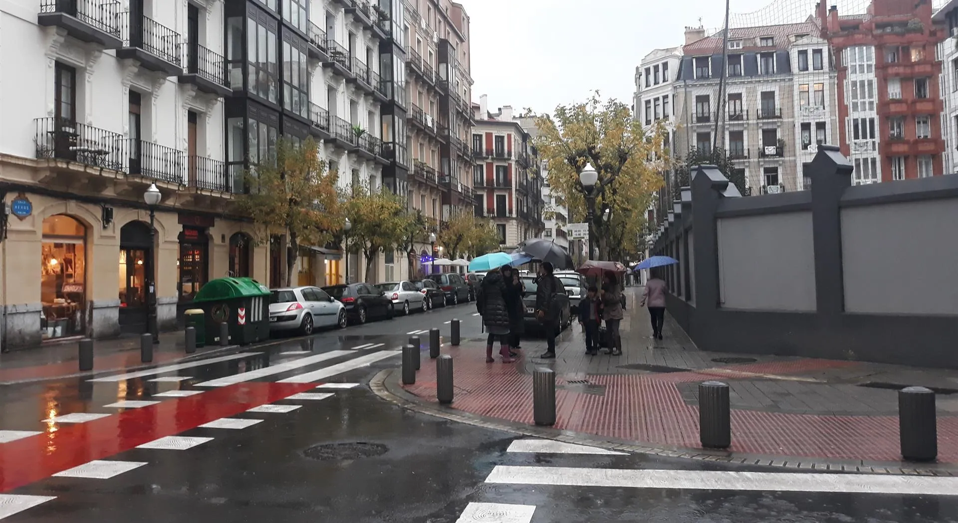 Imagen de tarde de lluvia en el centro de Bilbao