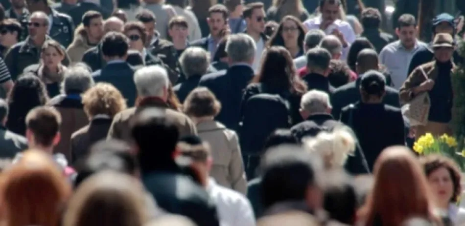 ¿Es posible que, hoy, en una sociedad tan compleja, tan multicultural y multirracial como la nuestra, sea posible y válida para todos una propuesta basada en los toros y en la caza?