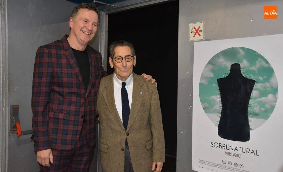 El director de la película Sobrenatural, Juan Figueroa, y el maestro Andrés Vázquez. Foto: Lydia González
