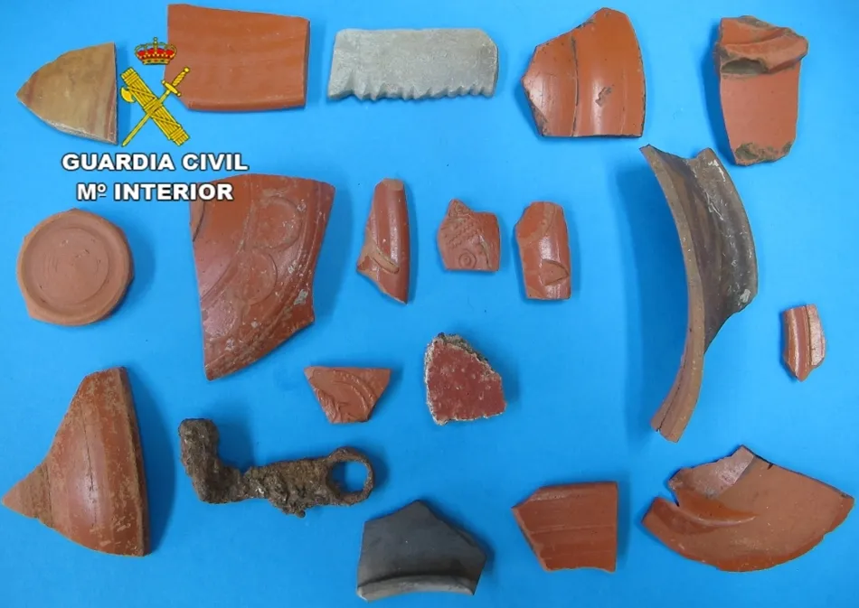 Valiosos restos arqueológicos que trataba de robar el sujeto interceptado por la Guardia Civil