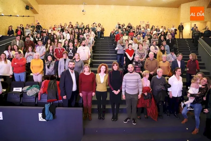 Participantes en el acto celebrado esta tarde en el Centro Municipal Julián Sánchez El Charro / Lydia González