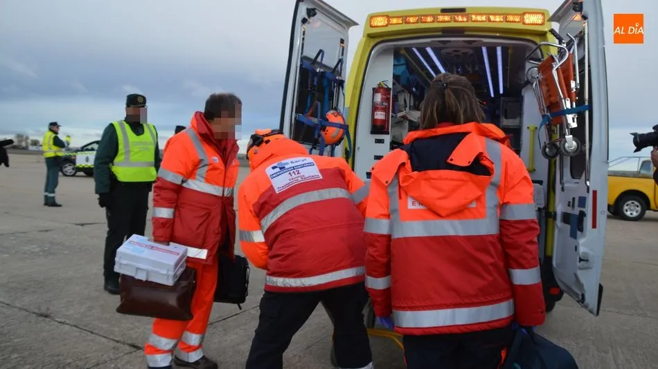 Efectivos de Emergencias y de la Guardia Civil, cuya labor es fundamental en las carreteras. Foto: Lydia González