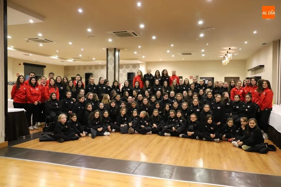 Foto de familia del club / Lydia González