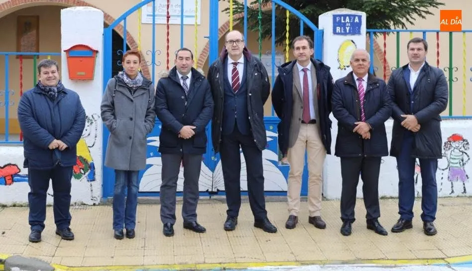 El director General de Centros, Planificación y Ordenación Educativa, José Miguel Sáez, en su visita a Aldeatejada. Foto de Lydia González