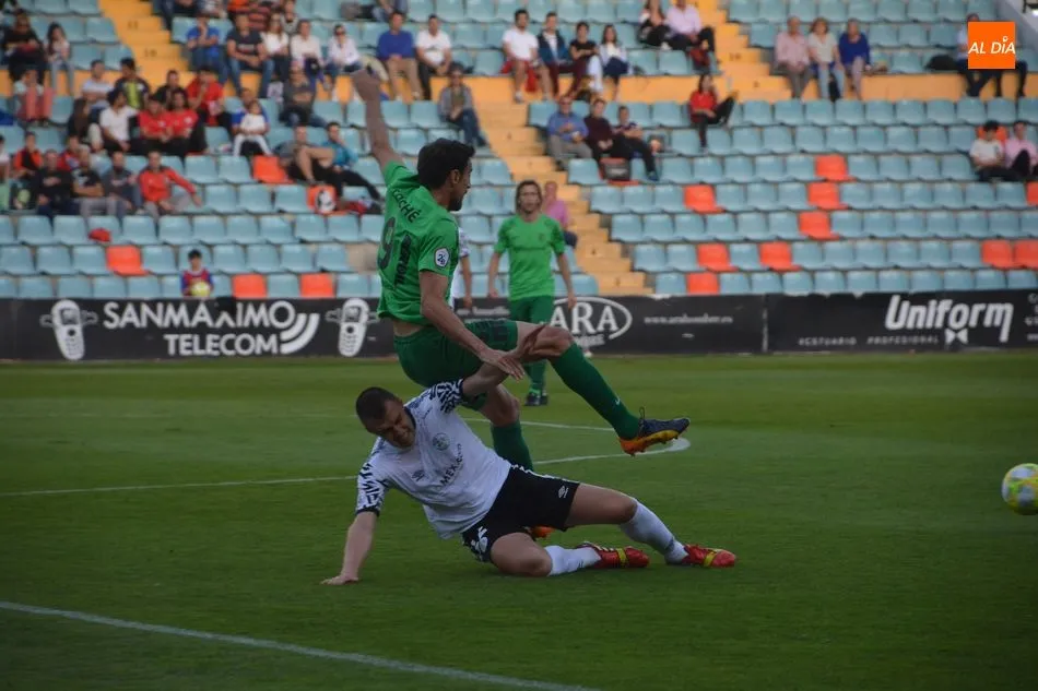 Kristian realiza una entrada en un partido