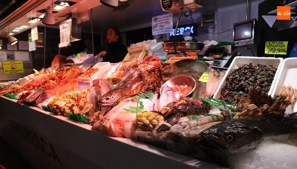 Los pescados y mariscos no faltarán en las mesas navideñas de los salmantinos. Fotos: Lydia González
