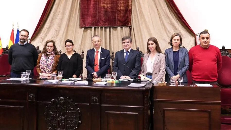 Integrantes de la Mesa del Claustro, presidida por el rector de la USAL, Ricardo Rivero