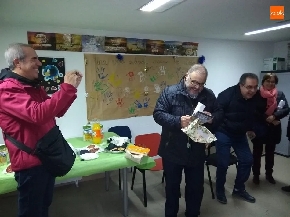 Emotivo homenaje de Asdace al catedrático de fisioterapia José Ignacio Calvo Arenillas