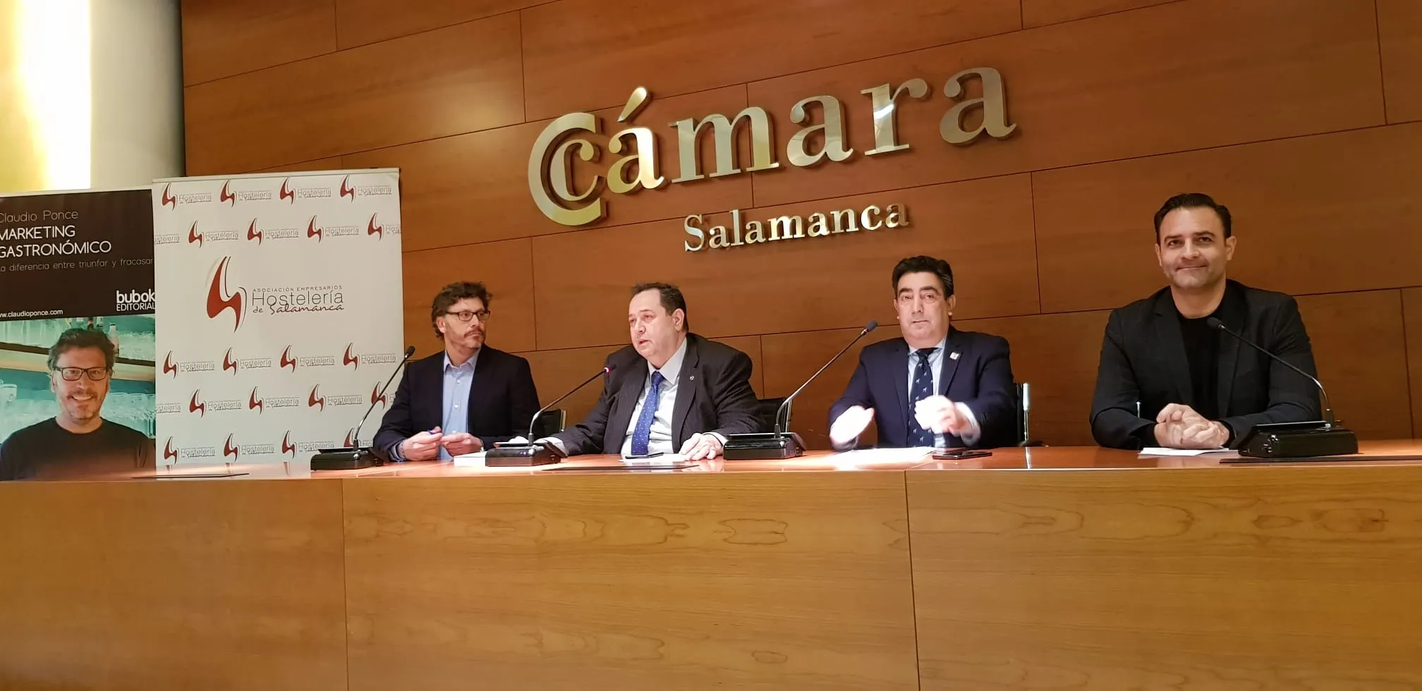 Imagen de los cuatro miembros presentes en el acto