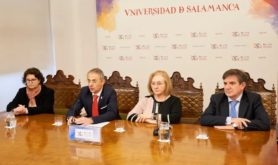 El rector de la Universidad de Salamanca, Ricardo Rivero, en la rueda de prensa tras el Consejo de Gobierno