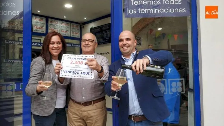 La administración Los Manolos celebra los premios repartidos en el sorteo de 2018