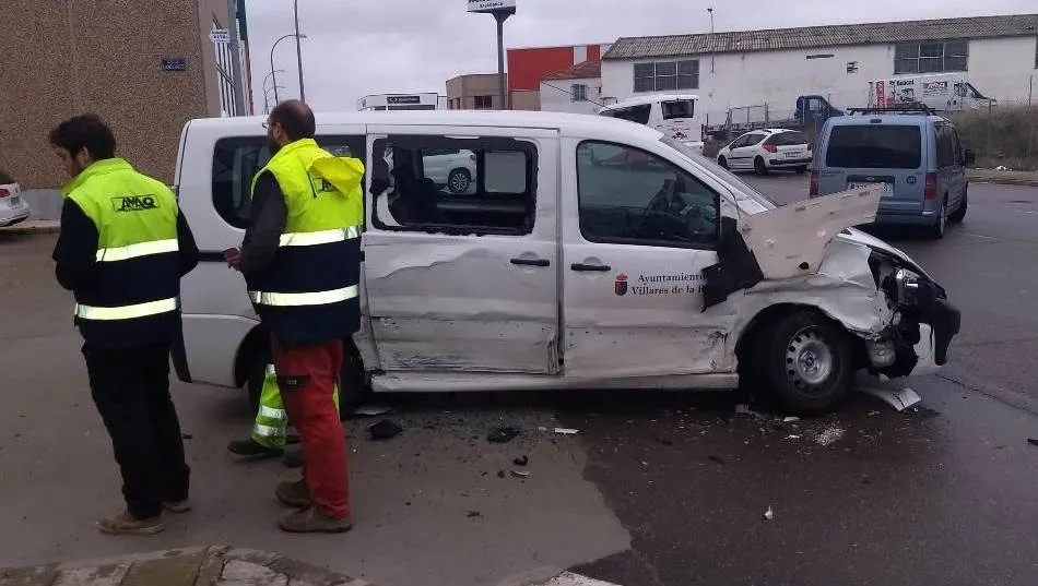 Uno de los vehículos afectados por esta colisión múltiple en el polígono de los Villares