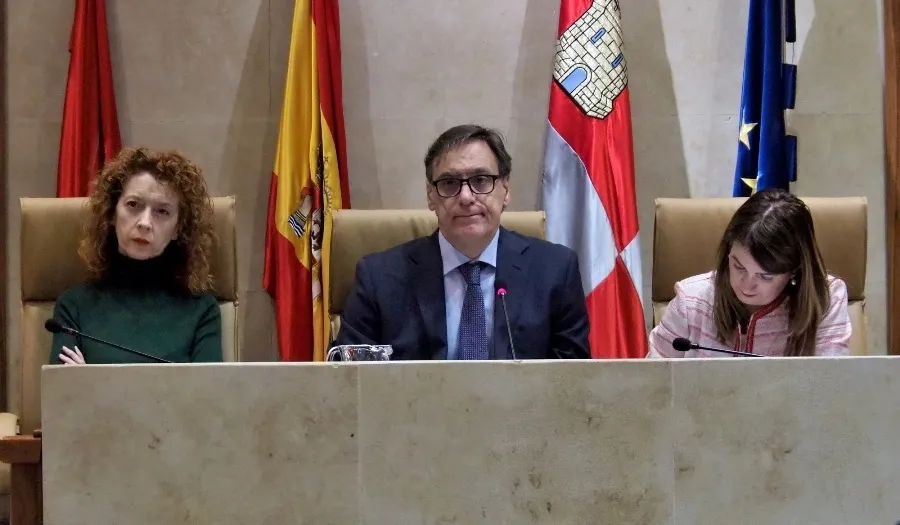 Pleno de este viernes presidido por el alcalde, Carlos García Carbayo