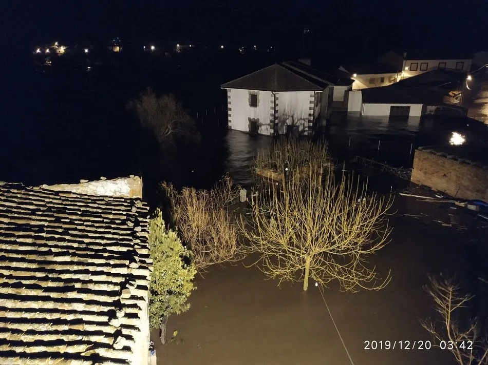 Imagen de la inundación en la madrugada de ayer en Puente del Congosto