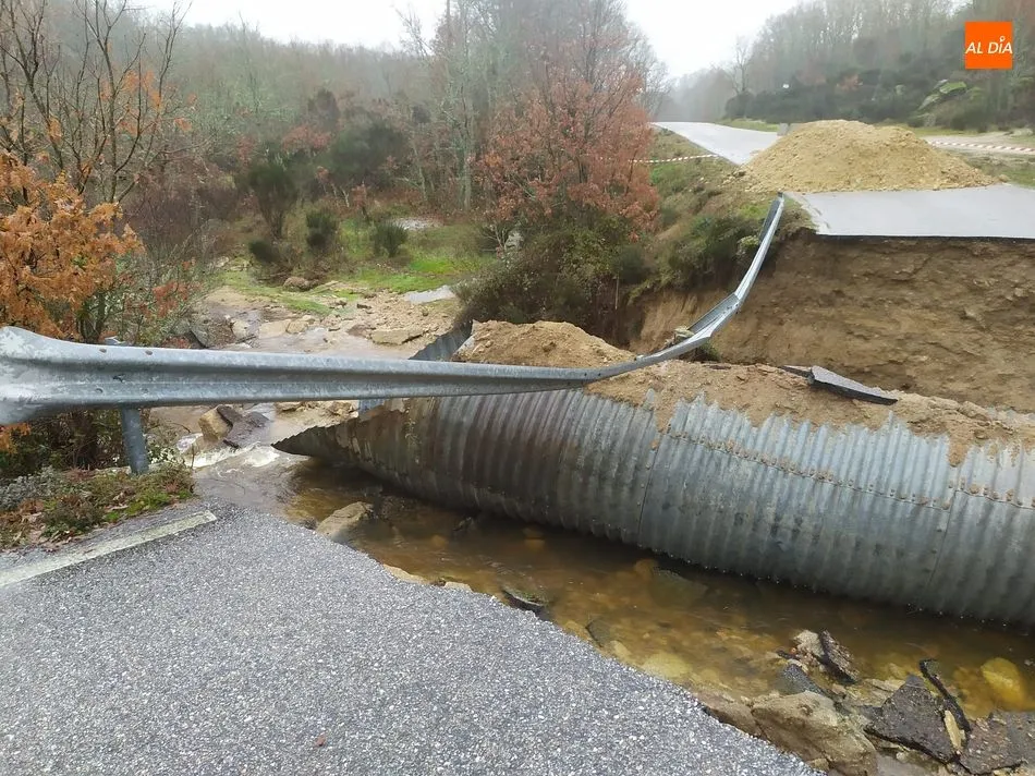 El temporal derrumba el puente entre El Tornadizo y Monleón