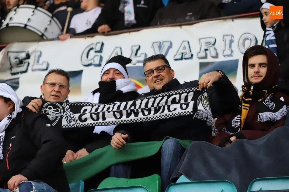 Un grupo de aficionados del Salamanca UDS / Lydia González