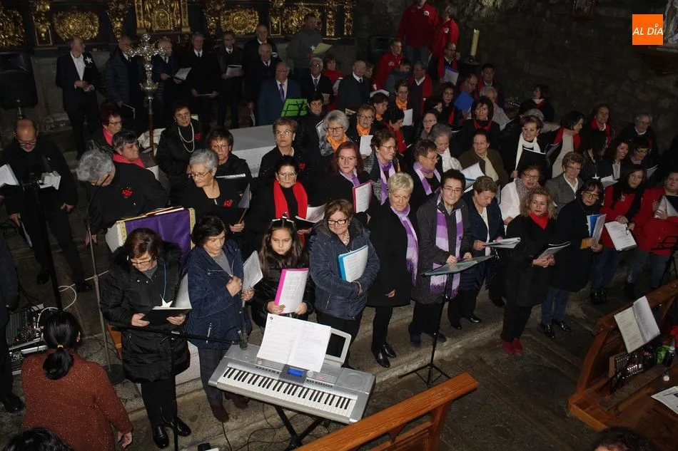 Los ocho coros se unieron al final para interpretar varios villancicos en Ledrada