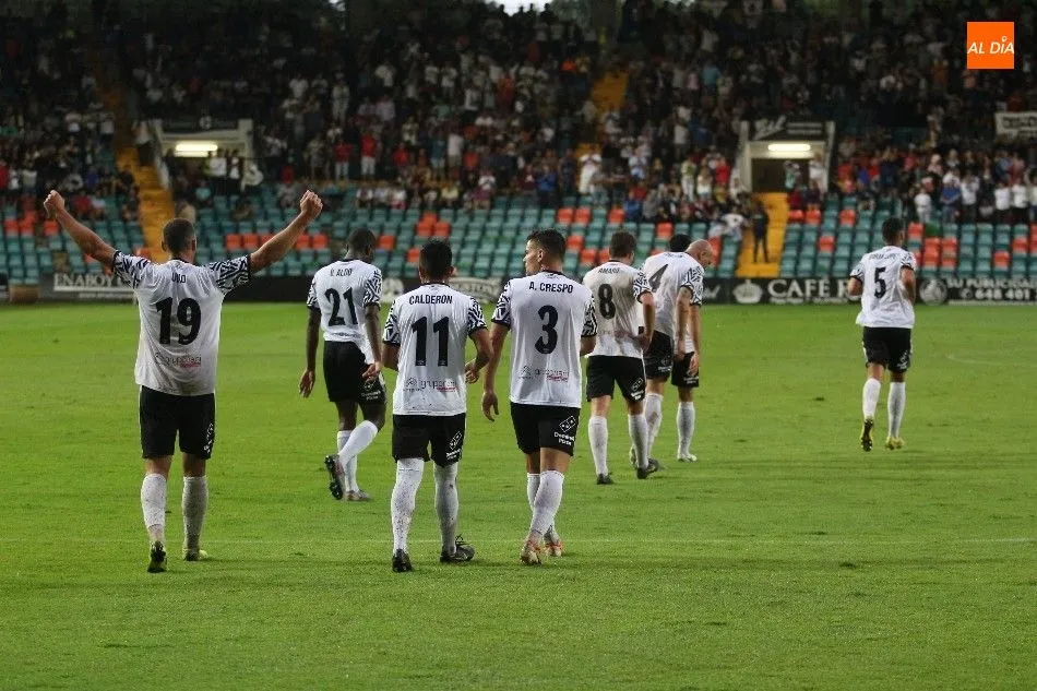 El Salamanca UDS celebra un gol en el Helmántico