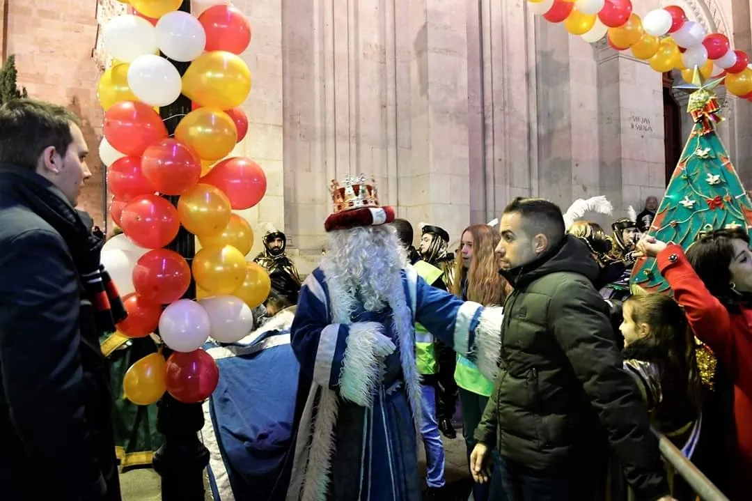 Los Reyes Magos estuvieron presentes en el VII Festival Benéfico Ningún Niño Sin Juguete / Gabriel Alonso