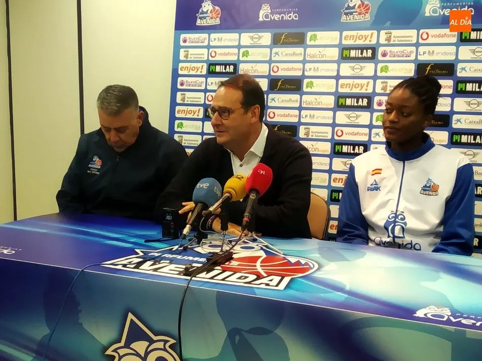 Fagbenle, junto a Recio y Ortega