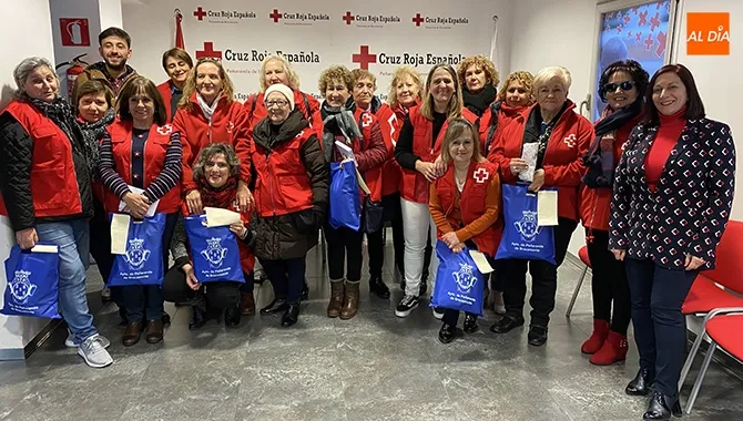 La sede de Cruz Roja era el punto de partida para la entrega de los regalos de Tele Asistencia