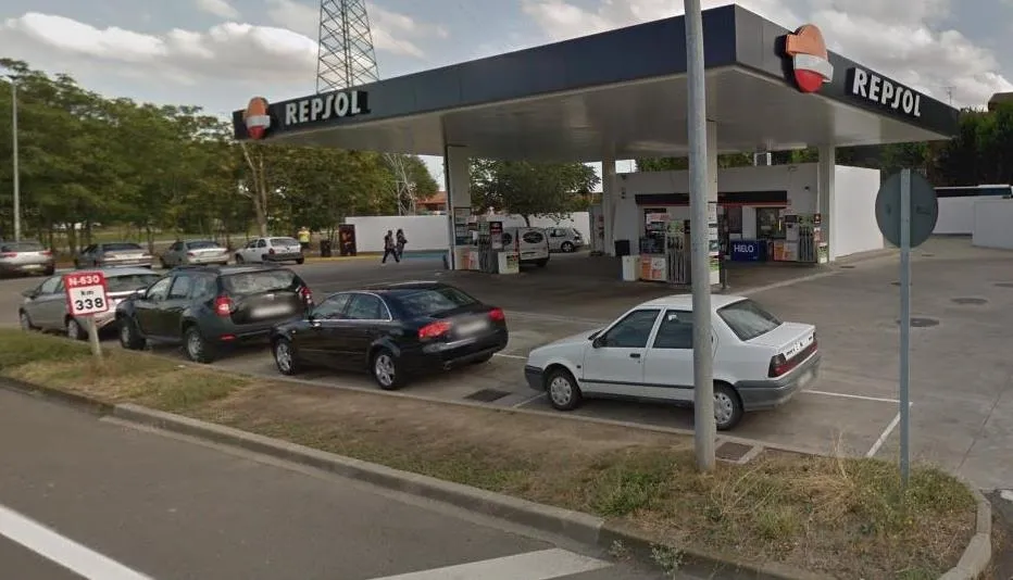 Gasolinera del barrio de Buenos Aires, en la avenida Juan Pablo II. Foto Google Maps