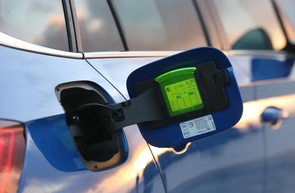 En los últimos doce meses el precio de los combustibles ha subido entre un 6,06%, en el caso del nuevo gasóleo y un 14,29%, como ha ocurrido con la gasolina sin plomo 95