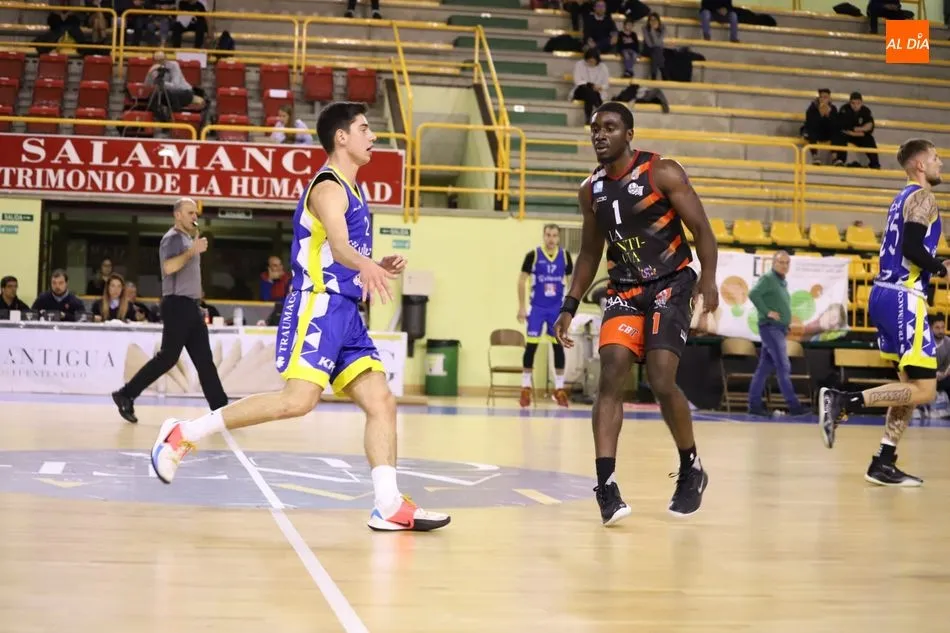 Un partido anterior del CB Tormes