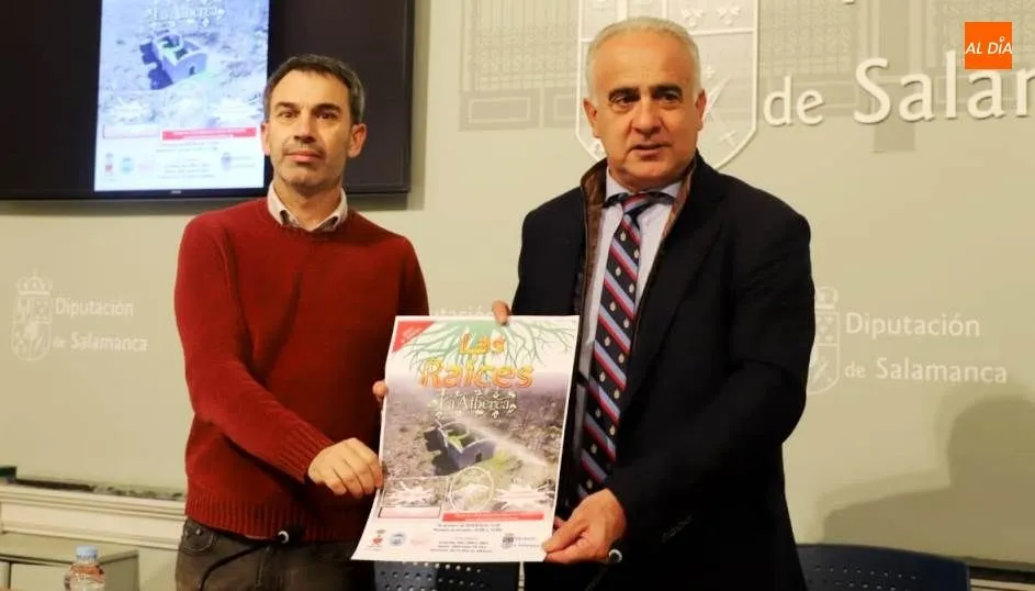 El diputado de Deportes, Jesús María Ortiz, y el alcalde de La Alberca, Miguel Ángel Luengo, en la presentación de la Carrera de Las Raíces. Foto de Lydia González