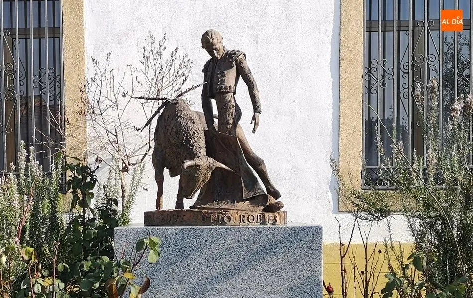Rincones que recuerdan a Julio Robles en su raíz, el municipio salmantino Ahigal de los Aceiteros | Fotos: Miguel Hernández